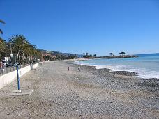 La plage à Menton